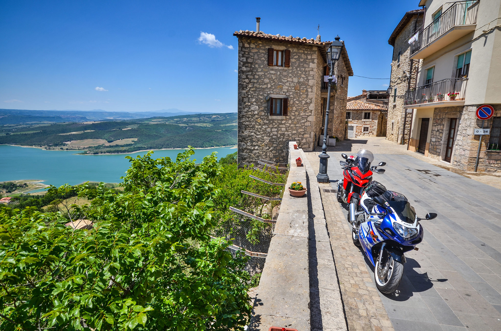 Civitella del Lago (Photo license:CC BY-NC-SA 2.0)